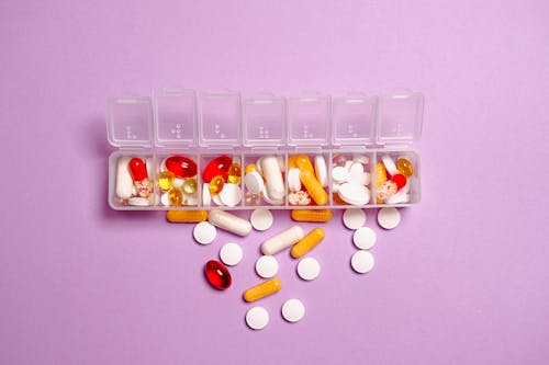 Pil Obat Foto Pada Wadah Plastik Putih