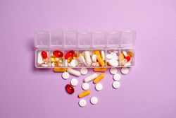 Smart pump with drug library screen
