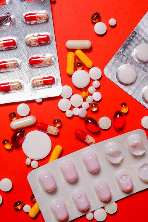 Gratis Confezione In Blister Di Pillole Per Farmaci Bianco E Rosso Foto a disposizione