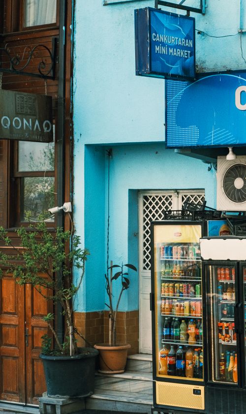 Free Vivid exterior of Cankurtaran Mini Market with vibrant colors and street details. Stock Photo