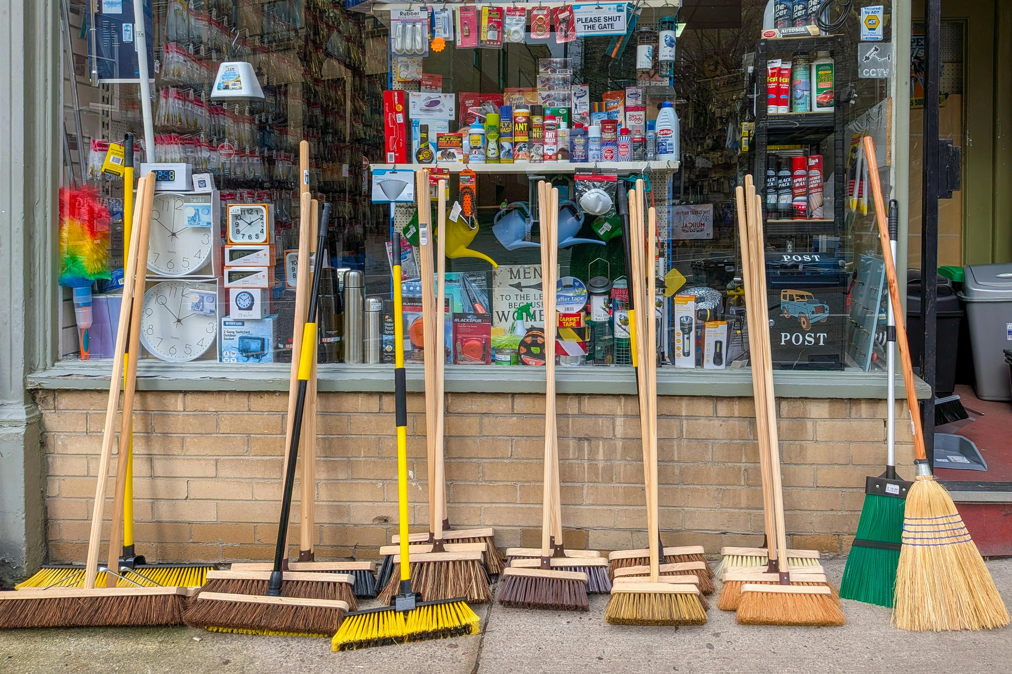cleaning declutter — Photo by Mike Norris on Pexels