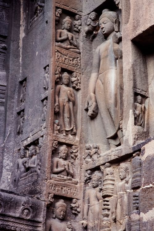 Free Detailed carvings on ancient Indian temple walls showcasing cultural heritage. Stock Photo