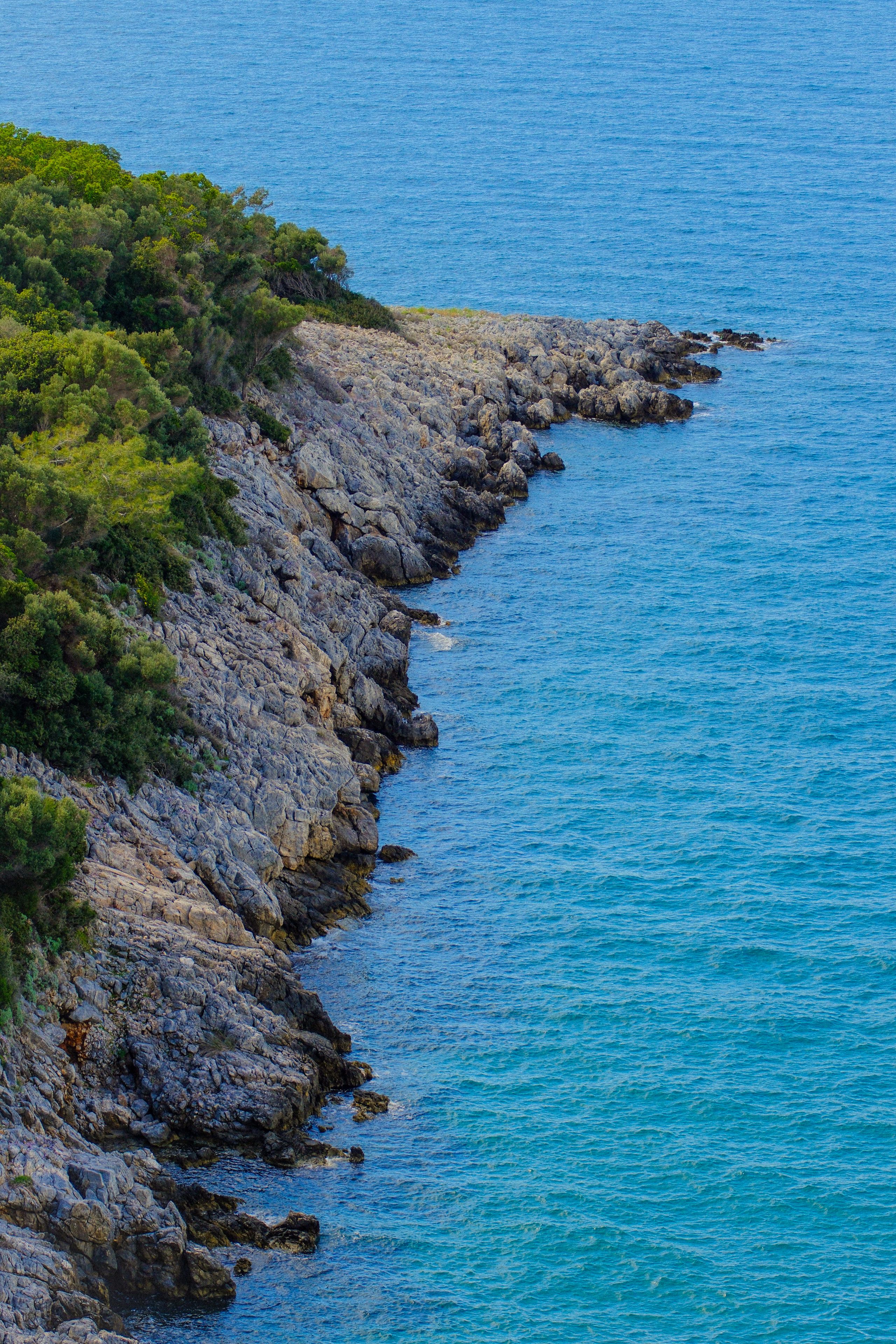 Stunning view of a rocky coastline meeting the turquoise Aegean Sea in Aydın, Türkiye.