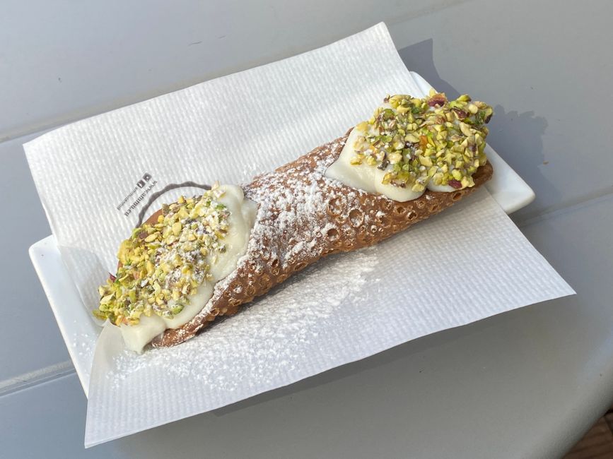 Olasz cannoli – szicíliai ricottás töltött tésztacsoda – filled cannoli with pistachio decoration