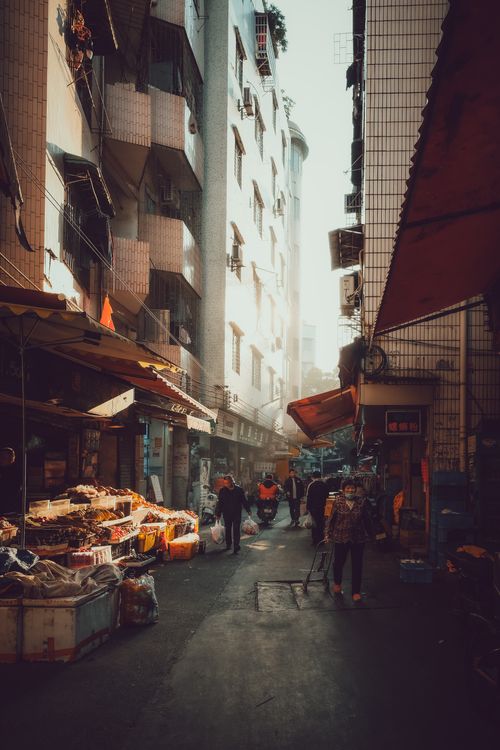 Free Explore the dynamic street market in Guangzhou, capturing local life and bustling activity in vibrant urban surroundings. Stock Photo