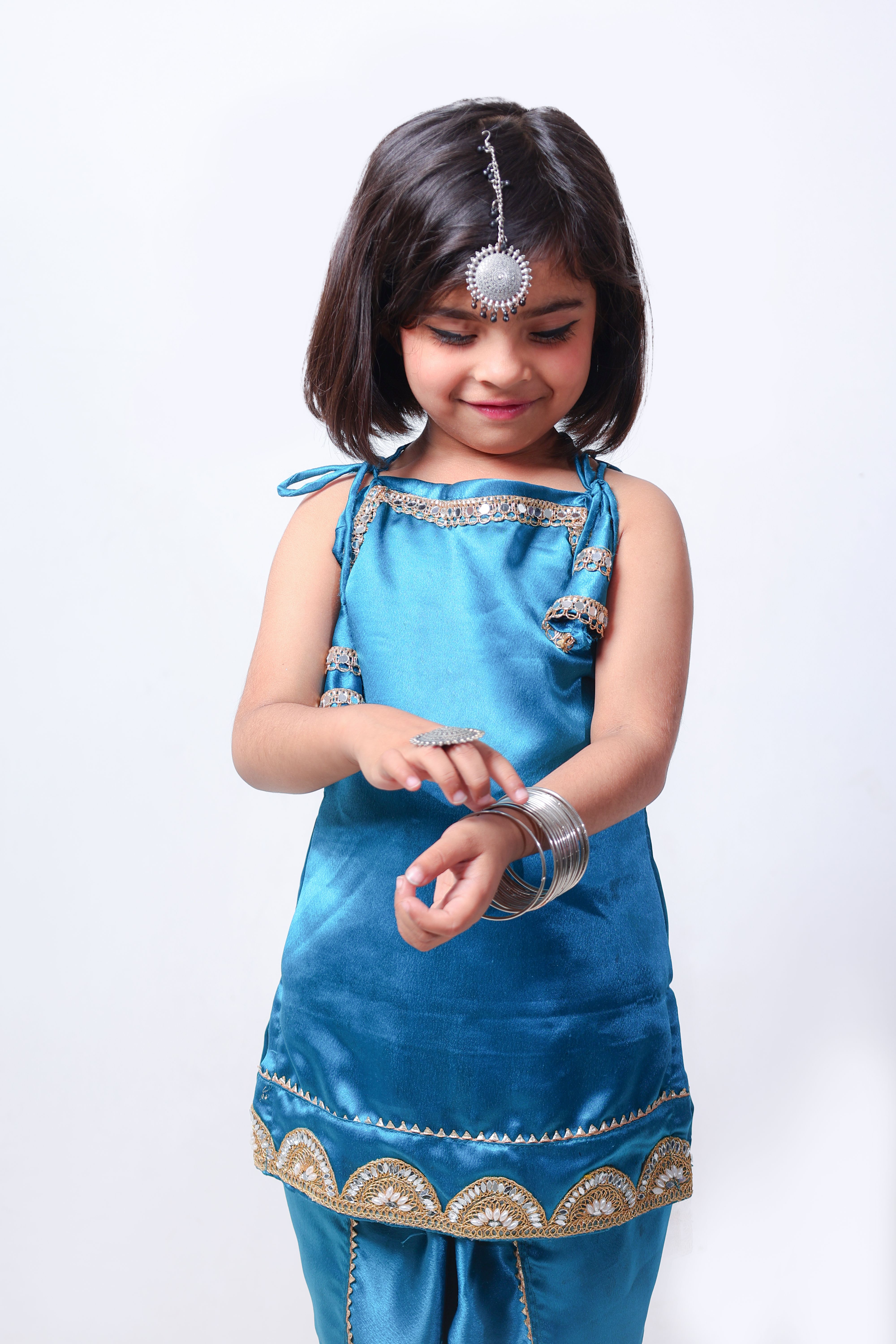Smiling Girl in Traditional Indian Attire · Free Stock Photo