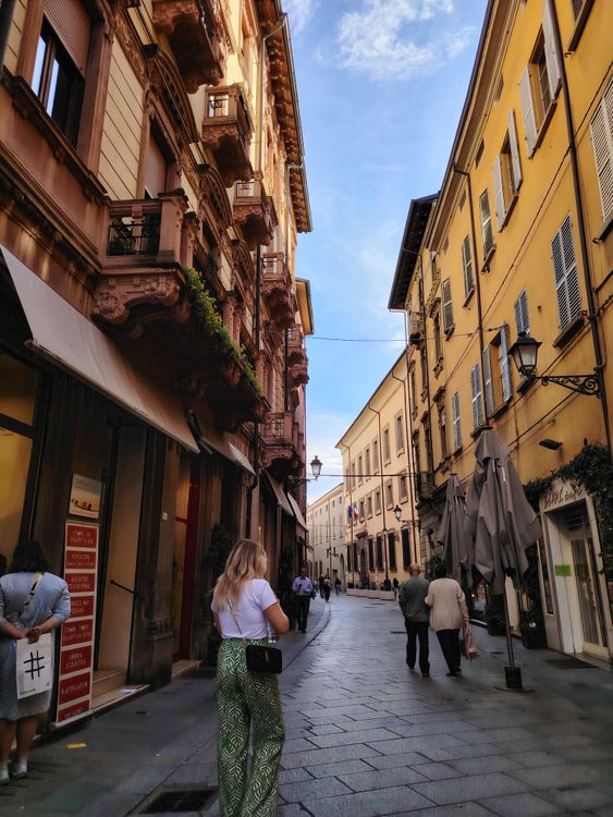 Charming Street Scene in Parma, Italy · Free Stock Photo
