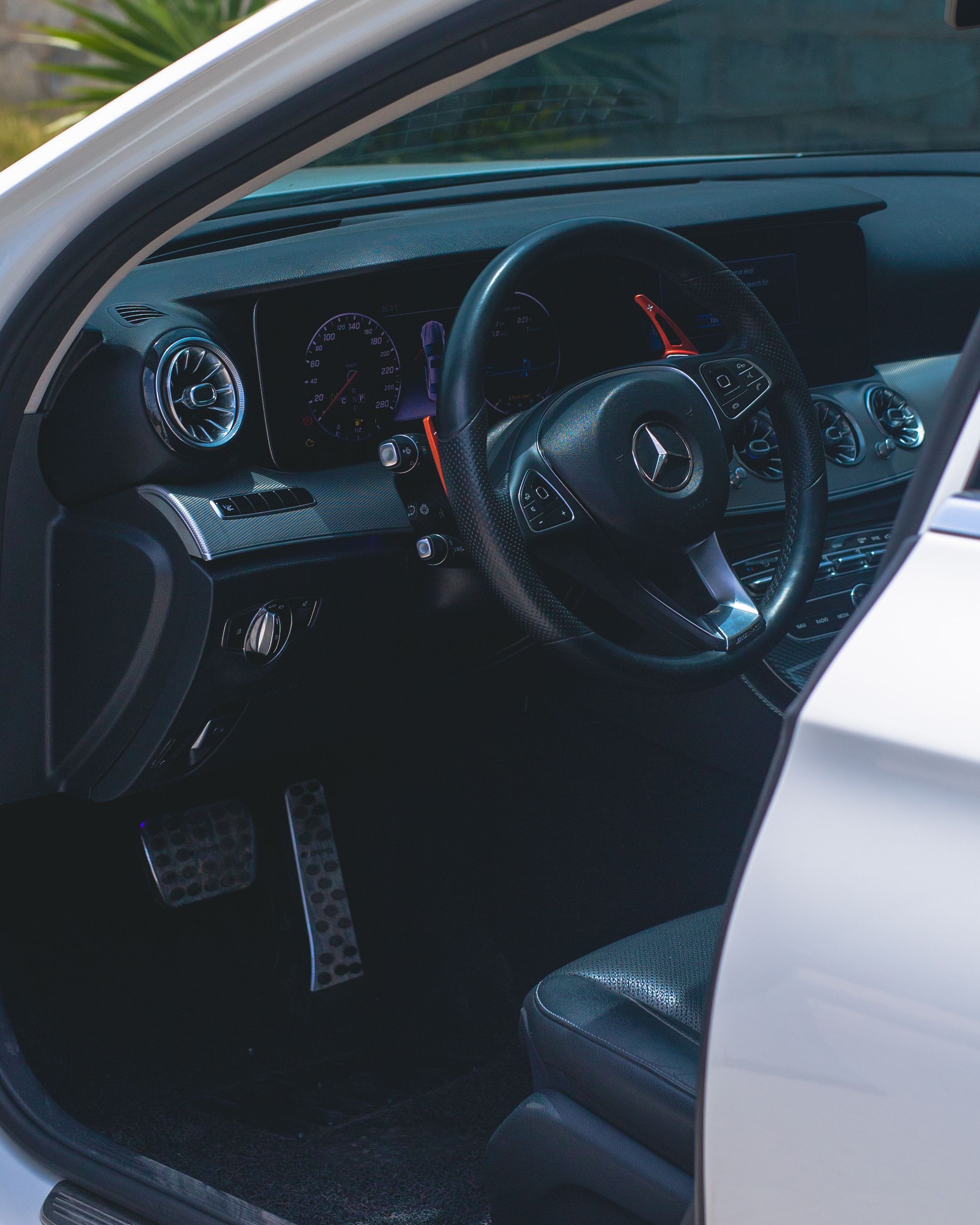 Mercedes-benz E-class 2022 thumbnail 2
