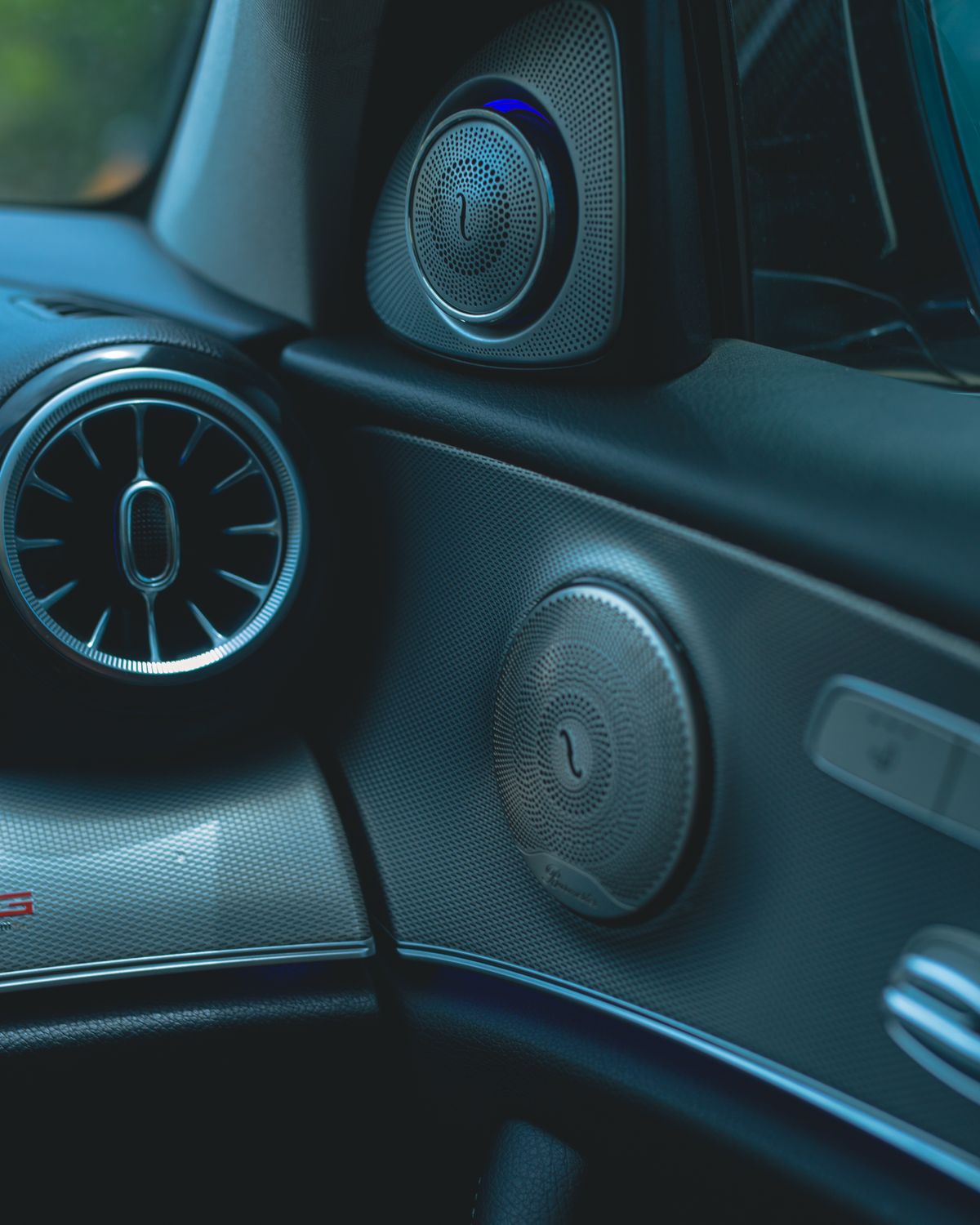 Premium car dashboard and multimedia system