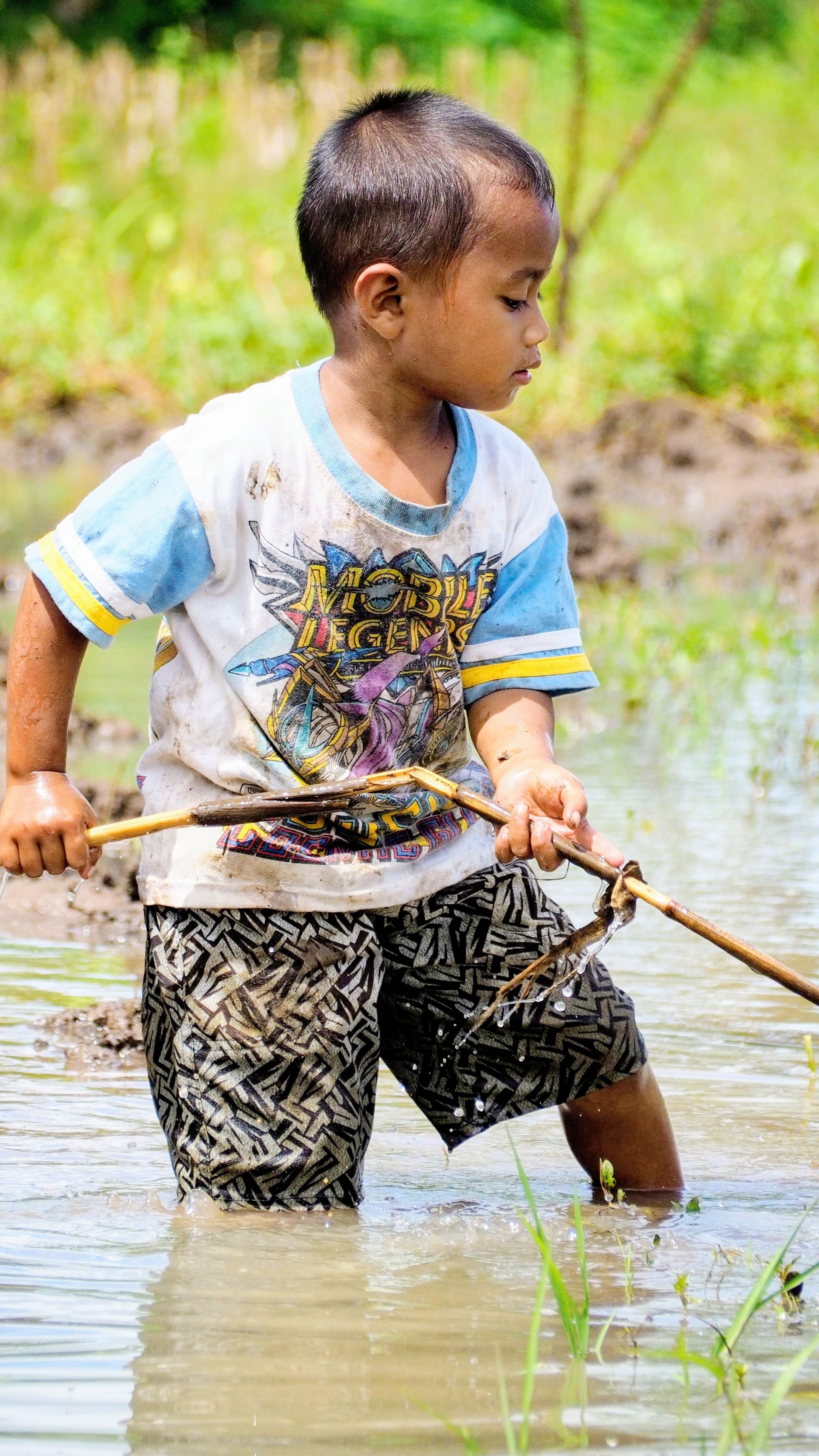 Child Playing in Rice Field, West Java, Indonesia · Free Stock Photo