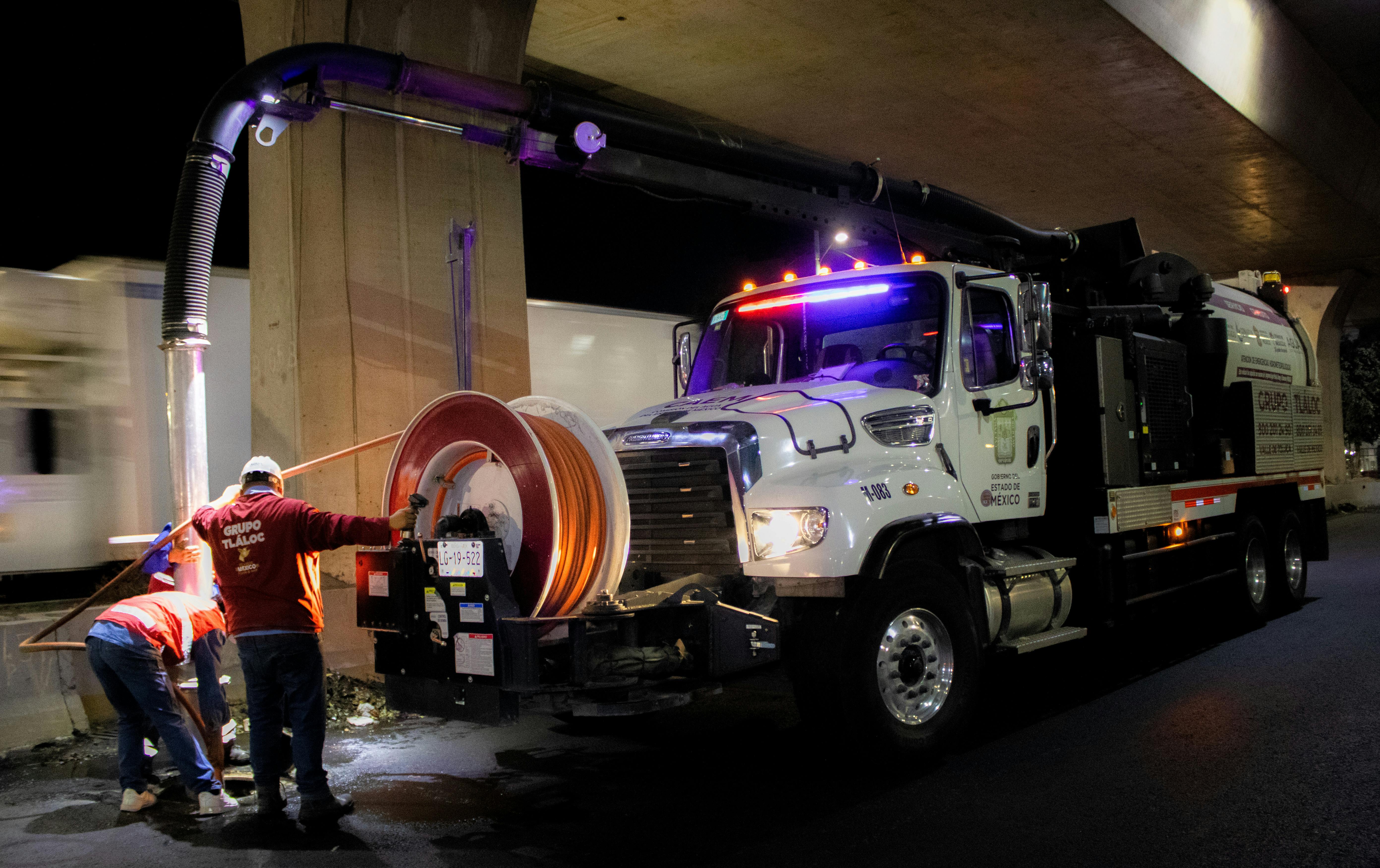 Streets Maintenance and Repairs — Photo by JESUS ADRIÁN SAAVEDRA on Pexels