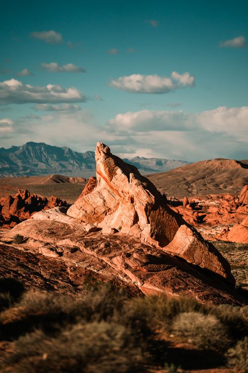 Free Captivating rock formation in Moapa Valley, capturing the beauty of Nevada's desert landscape. Stock Photo