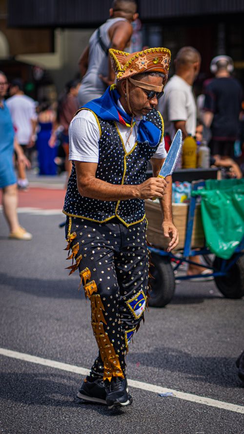 Free Traditional dancer in vibrant attire performing in São Paulo street. Colorful celebration of Brazilian culture. Stock Photo