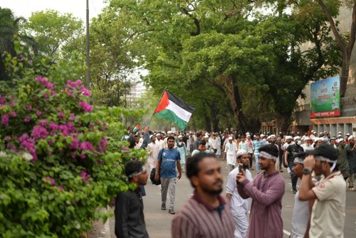 Free A crowd participates in a pro-Palestine rally in Dhaka, Bangladesh, waving flags in solidarity. Stock Photo