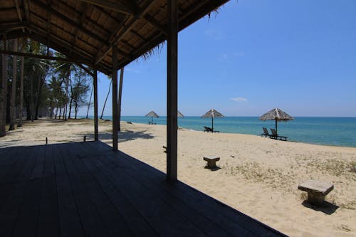 Cabaña Marrón En La Playa