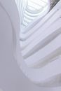 墨尔本一栋曲线多层建筑的简约内部