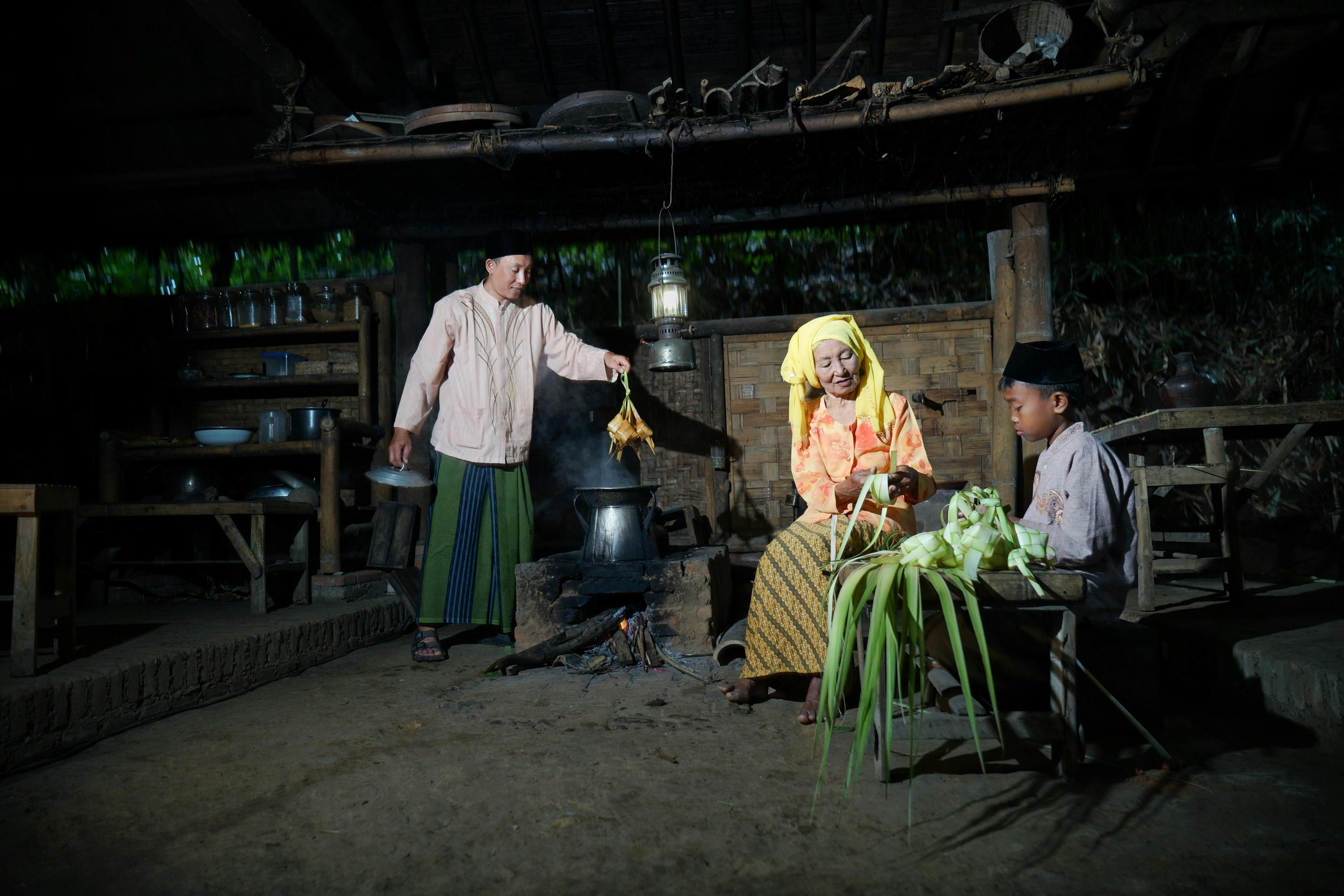 home cooking family meals — Photo by Muhammad  Solikin on Pexels