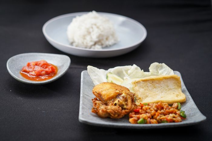 Pecel Tahu Tempe Lengkap