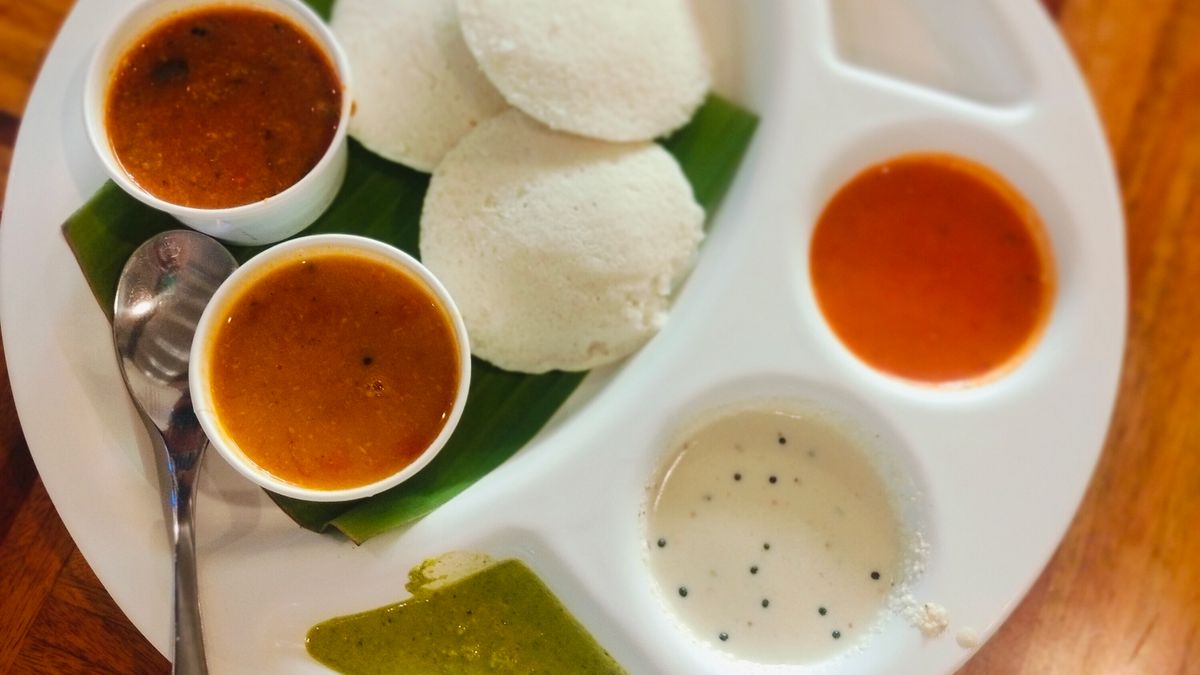 Idli served with an assortment of chutneys and sambar (Low-Calorie Catering in Vellore)