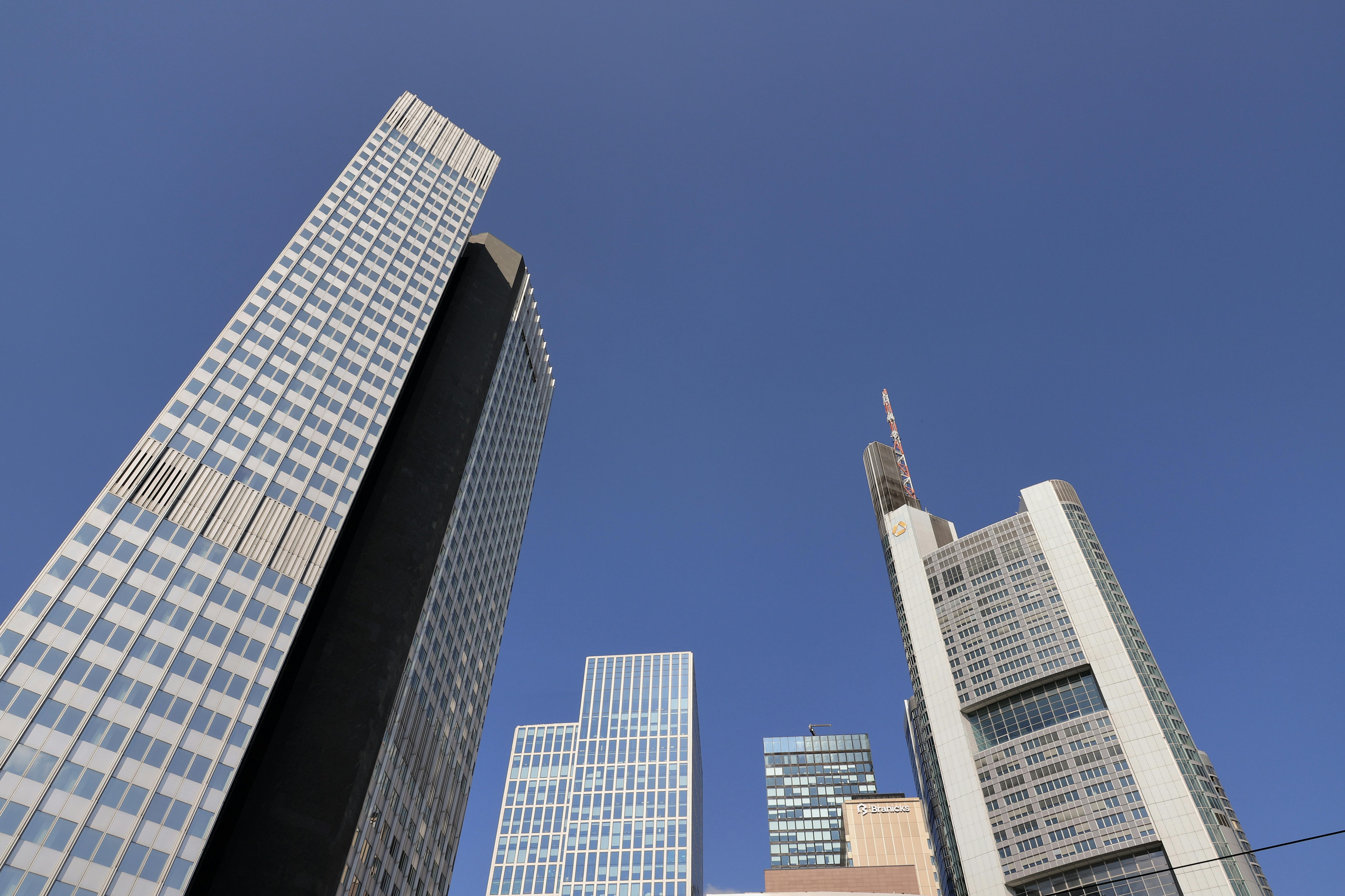 Nigeria's Financial Markets Grapple With Mixed Signals