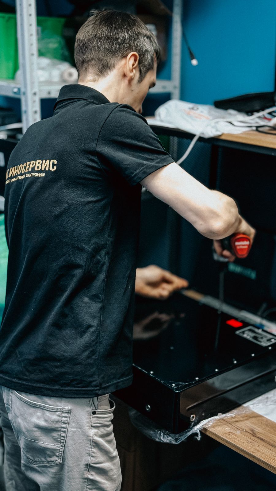 Technician repairing computer equipment with service context