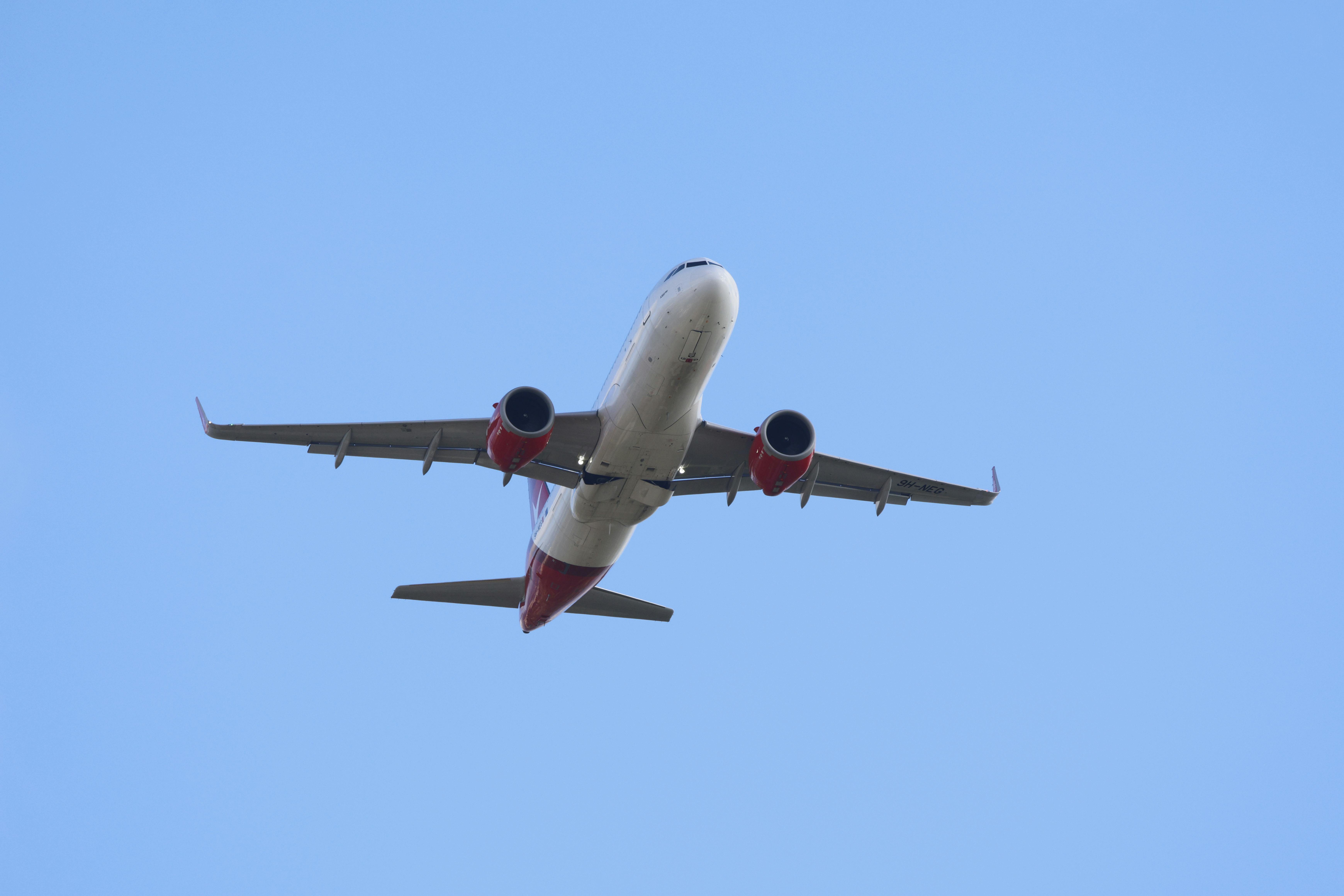 Spirit Airlines shutdown sends ripple effects across South Florida and budget travel market — Photo by Andrew Cutajar on Pexe