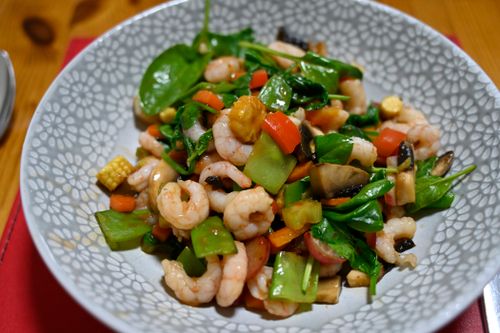 Free A vibrant dish featuring shrimp and mixed vegetables, perfect for a healthy meal. Stock Photo