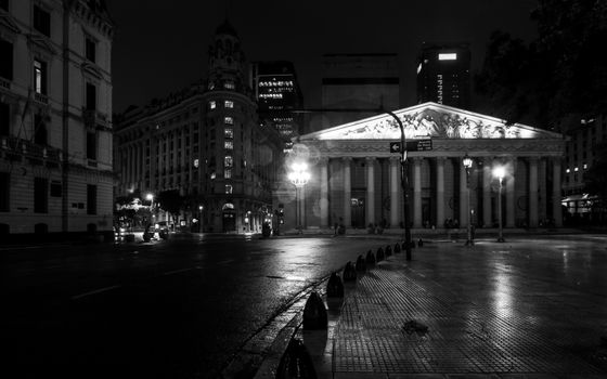 Black and white image of Buenos Aires Metropolitan Cathedral at night, highlighting its classic architecture.