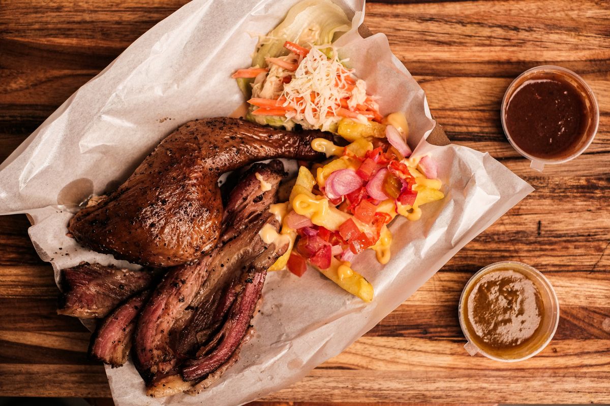 Food truck plate