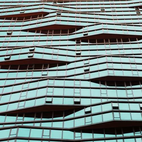Free Wavy glass facade of a modern skyscraper in Chicago, Illinois, showcasing unique architecture. Stock Photo