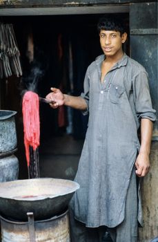 dark red safflower dye