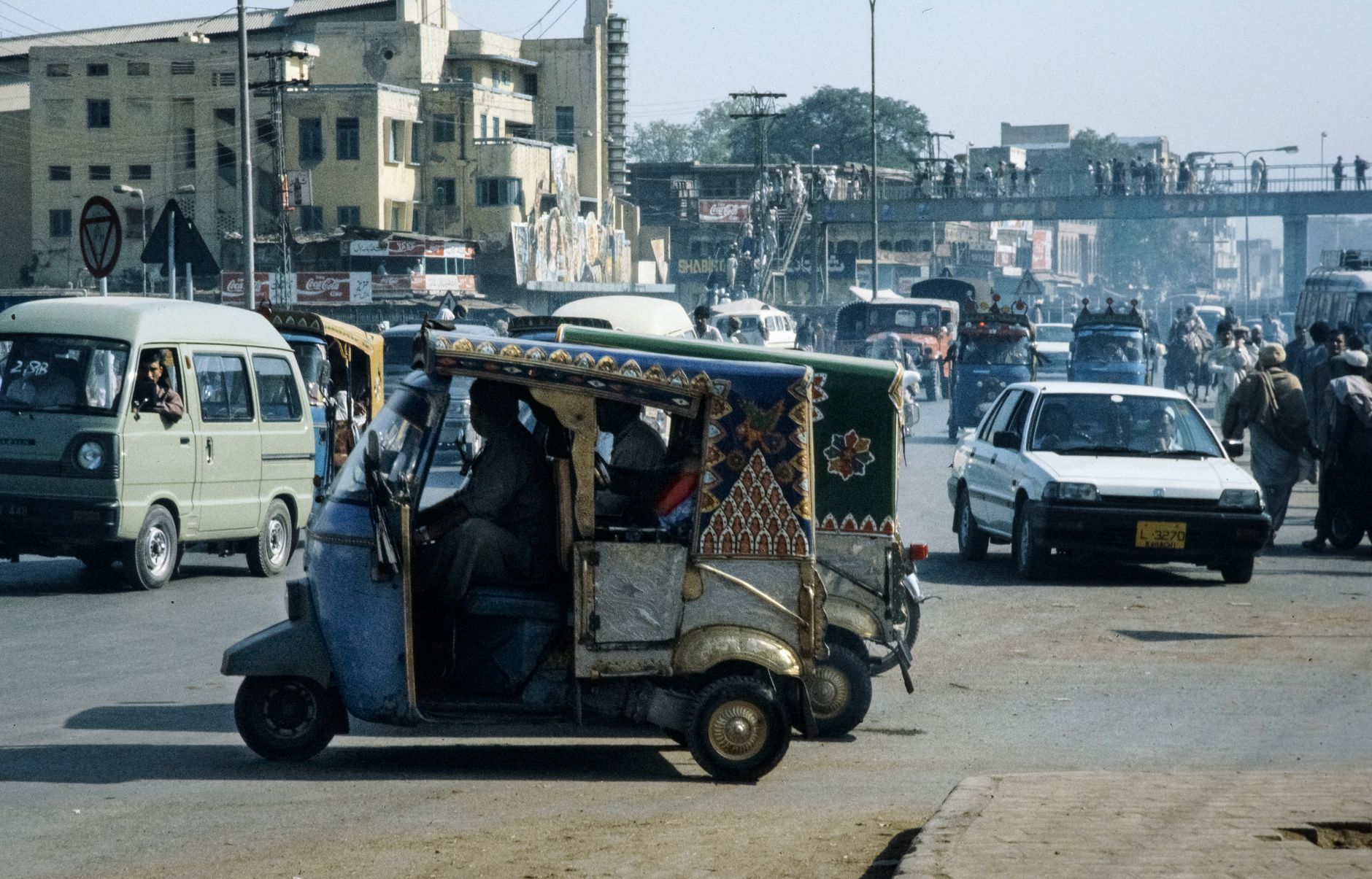 New Auto Policy in Pakistan may offer Loans up to Rs1 Crore with 7 Years Installment Plans