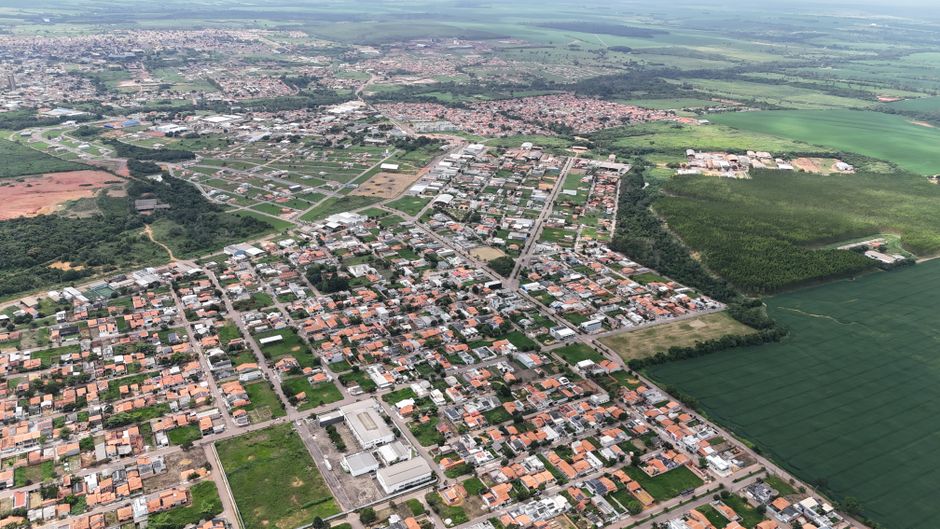 Stunning aerial view of Paragominas showcasing urban landscape and greenery.