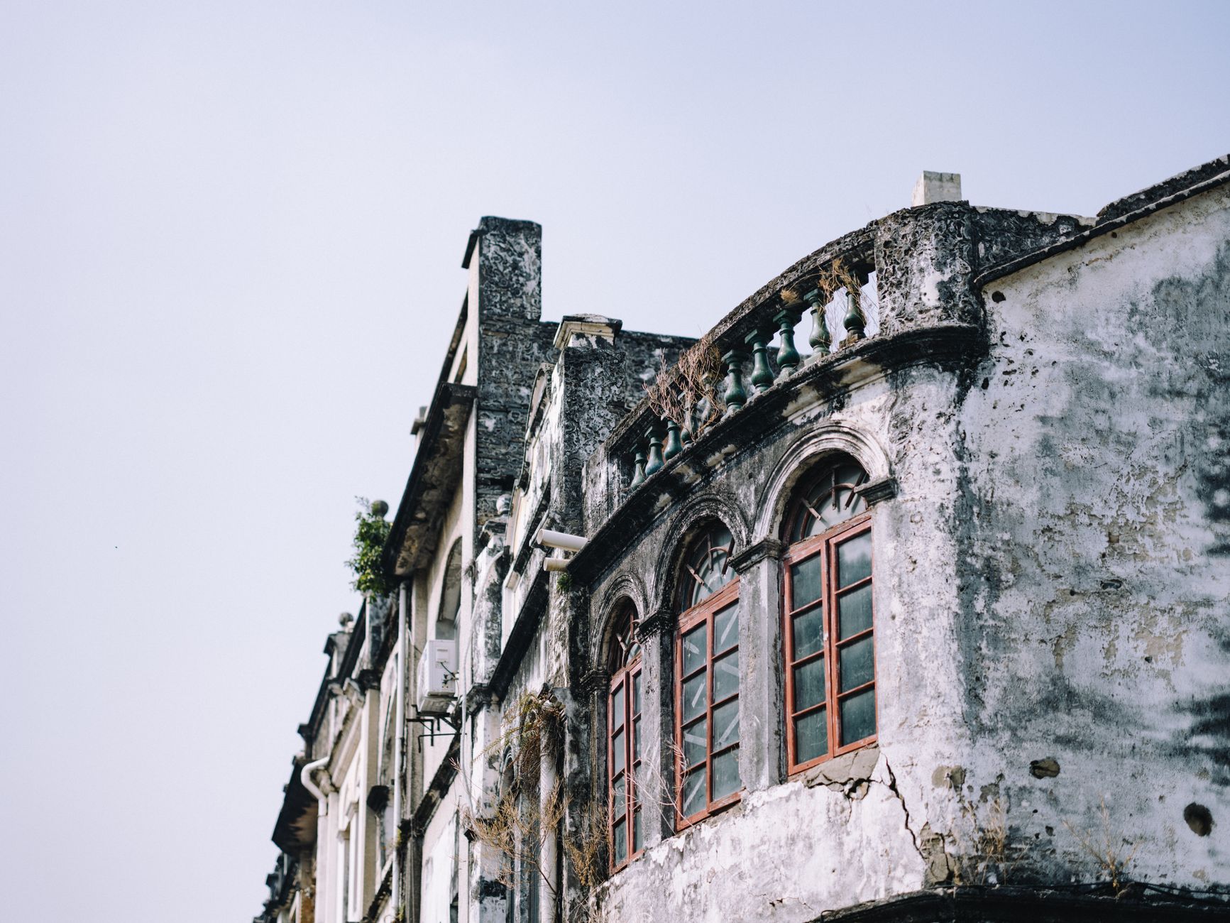 Aged building facade in Beihai, Guangxi, showcasing classic old architecture.