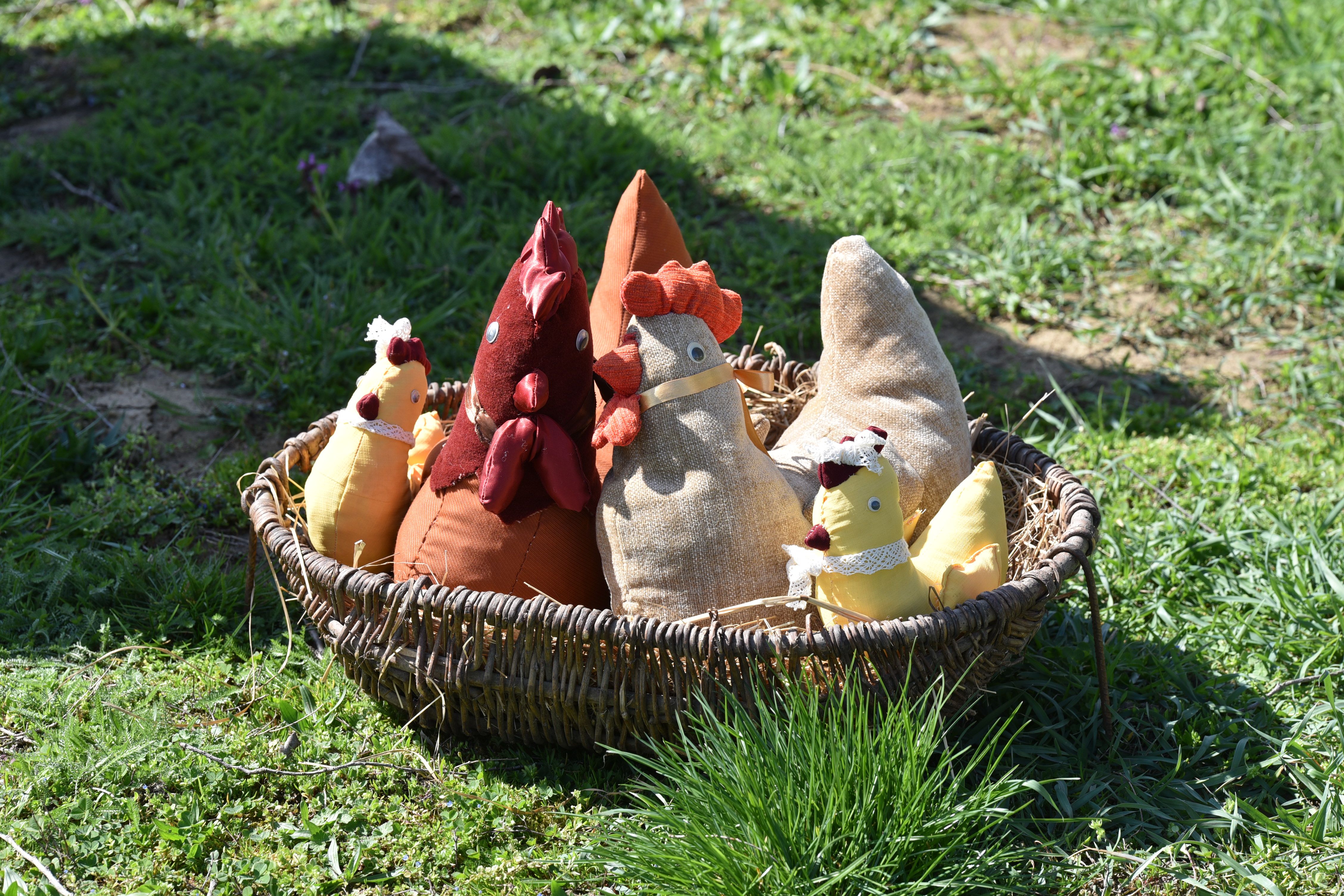 Brinquedo feito com retalhos coloridos de tecido em estilo patchwork vintage