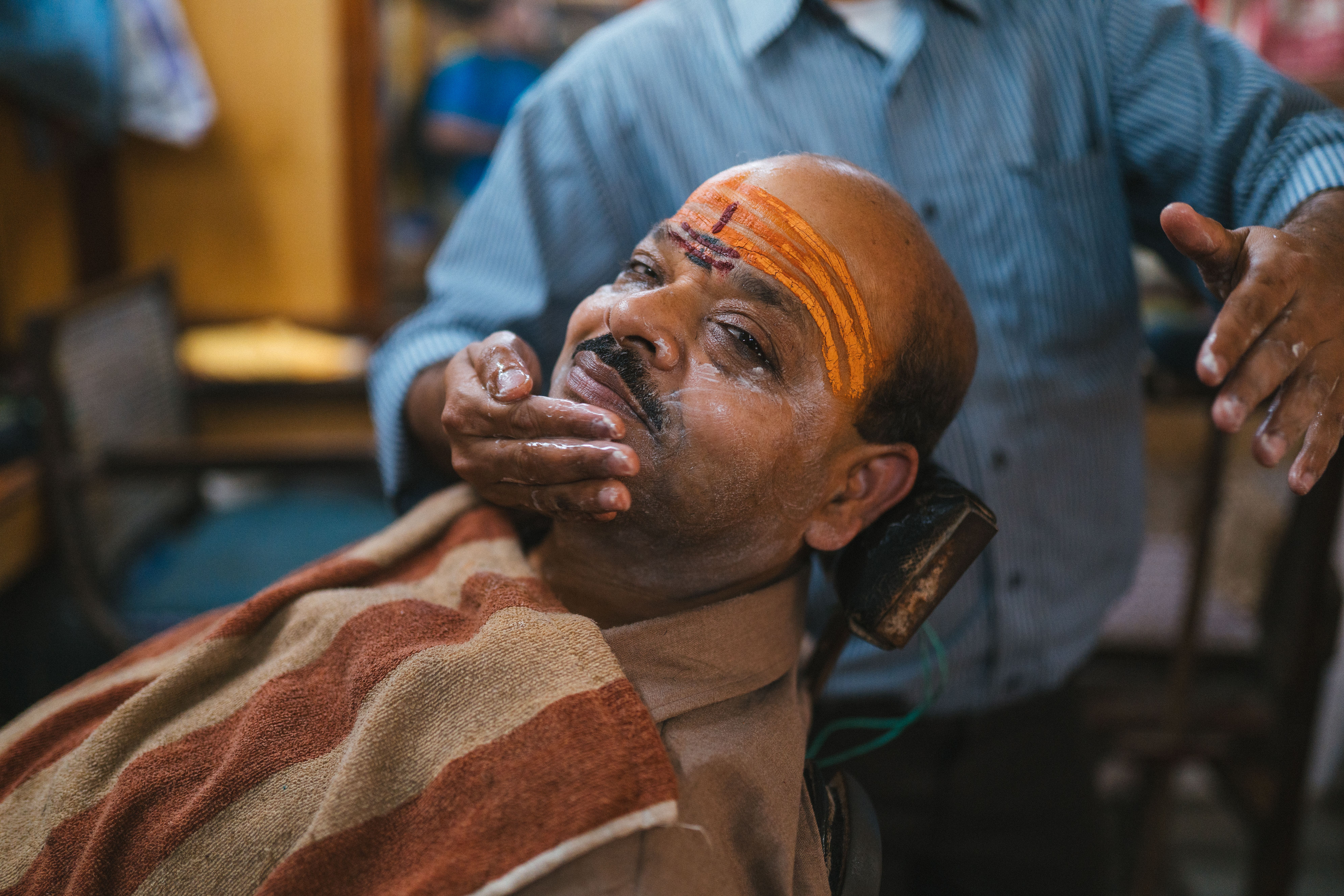 Varanasi Traditional Shaving Ritual at Barber · Free Stock Photo