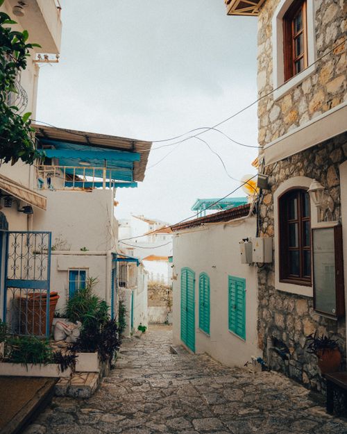 Free Rustic alley with stone houses in Marmaris, Türkiye showcasing Mediterranean architecture. Stock Photo