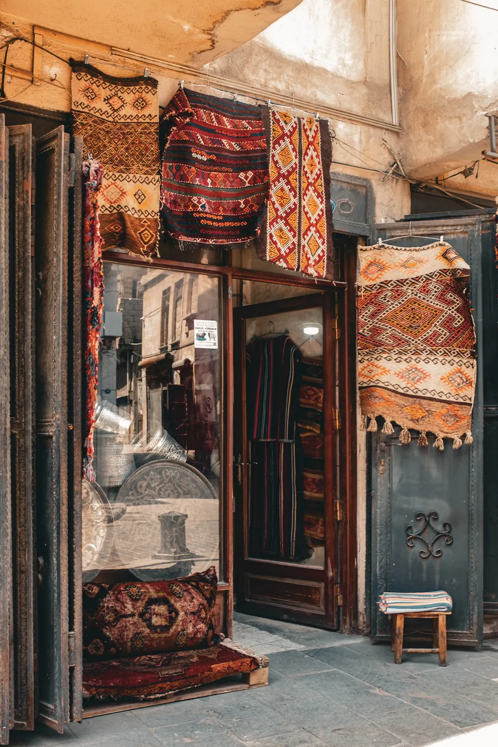Carpet display at a traditional exhibition-style space