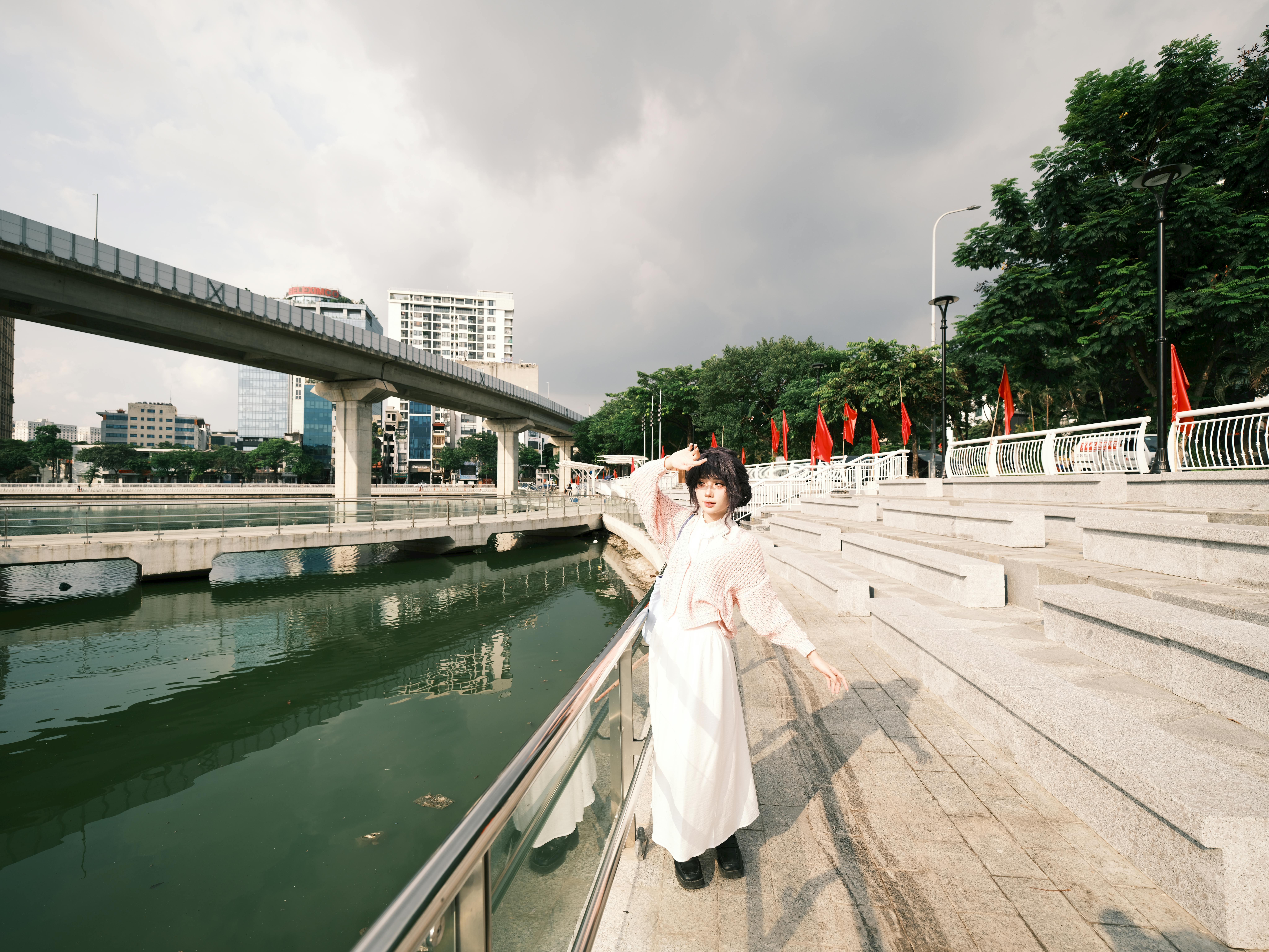 From vintage tops to maxi skirts, build your summer wardrobe with these it girl fashion trends — Photo by TBD Tuyên on Pexels