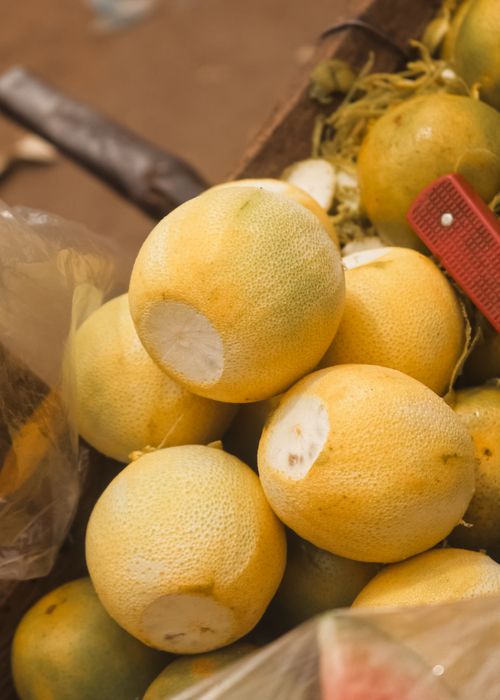 Free Stack of fresh ripe pomelos on display at an outdoor market, captured with Canon EOS RP. Stock Photo