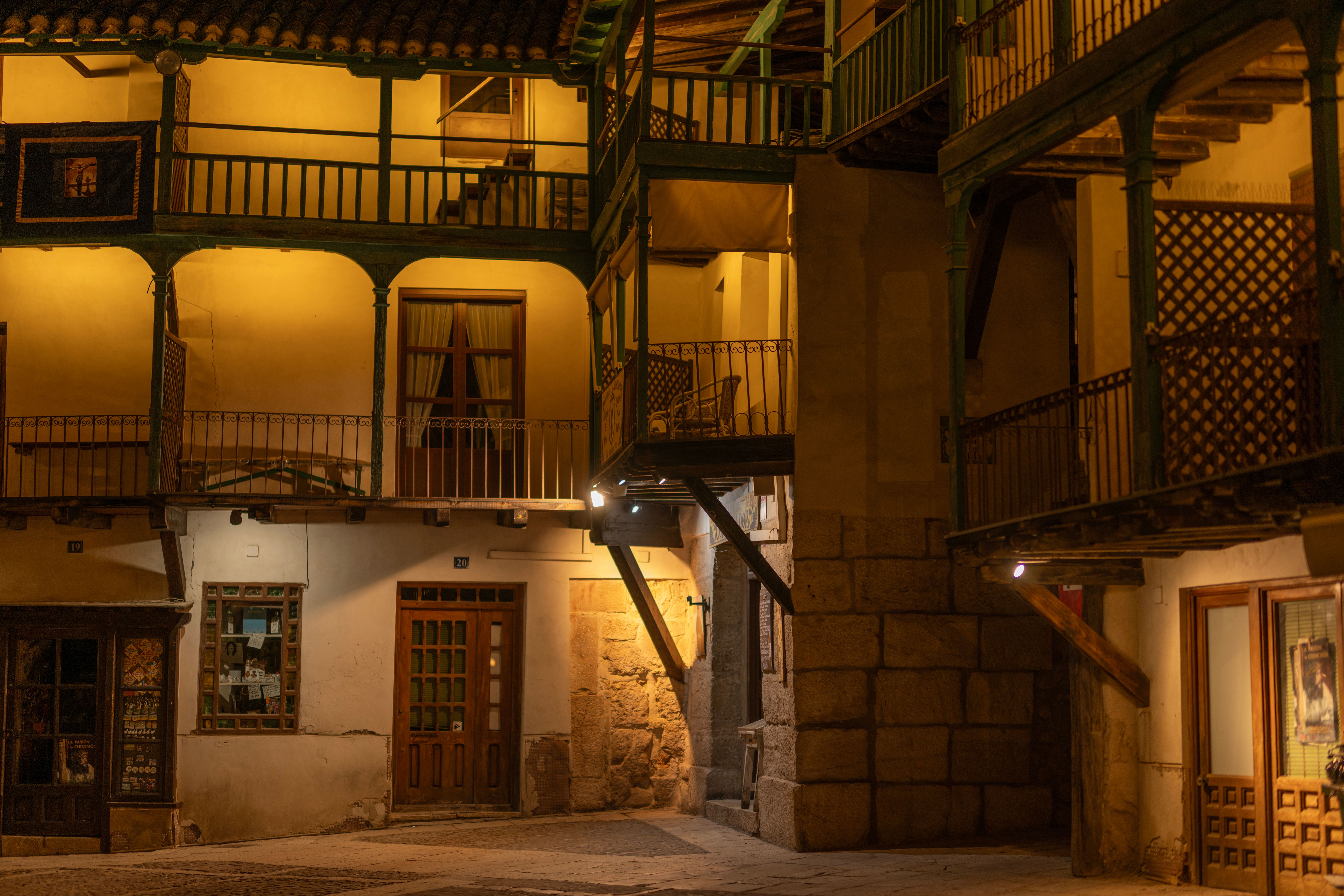 Plaza Mayor con arquitectura histórica