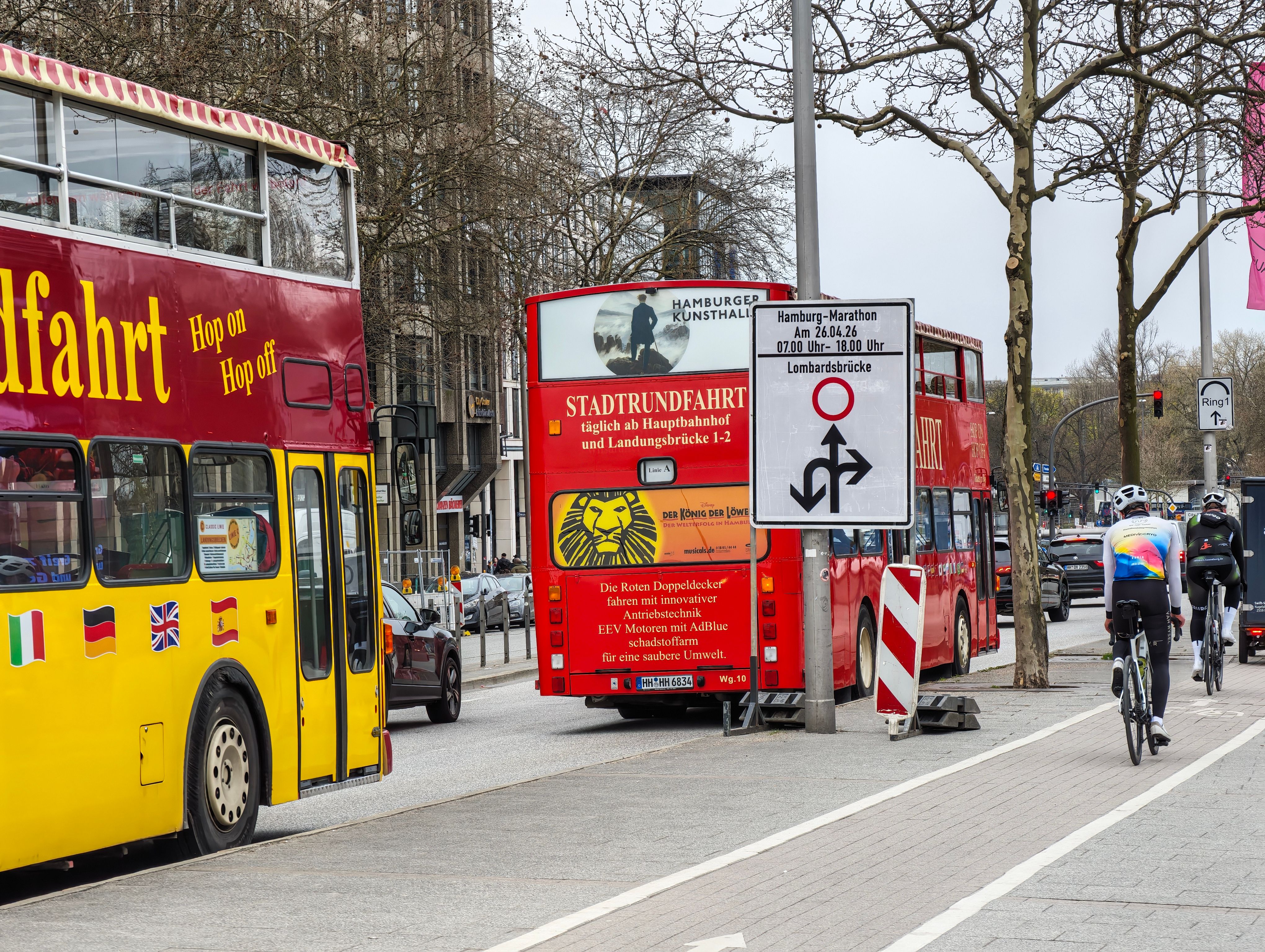 39-7010 Tour and Travel Guides — Photo by wosa on Pexels