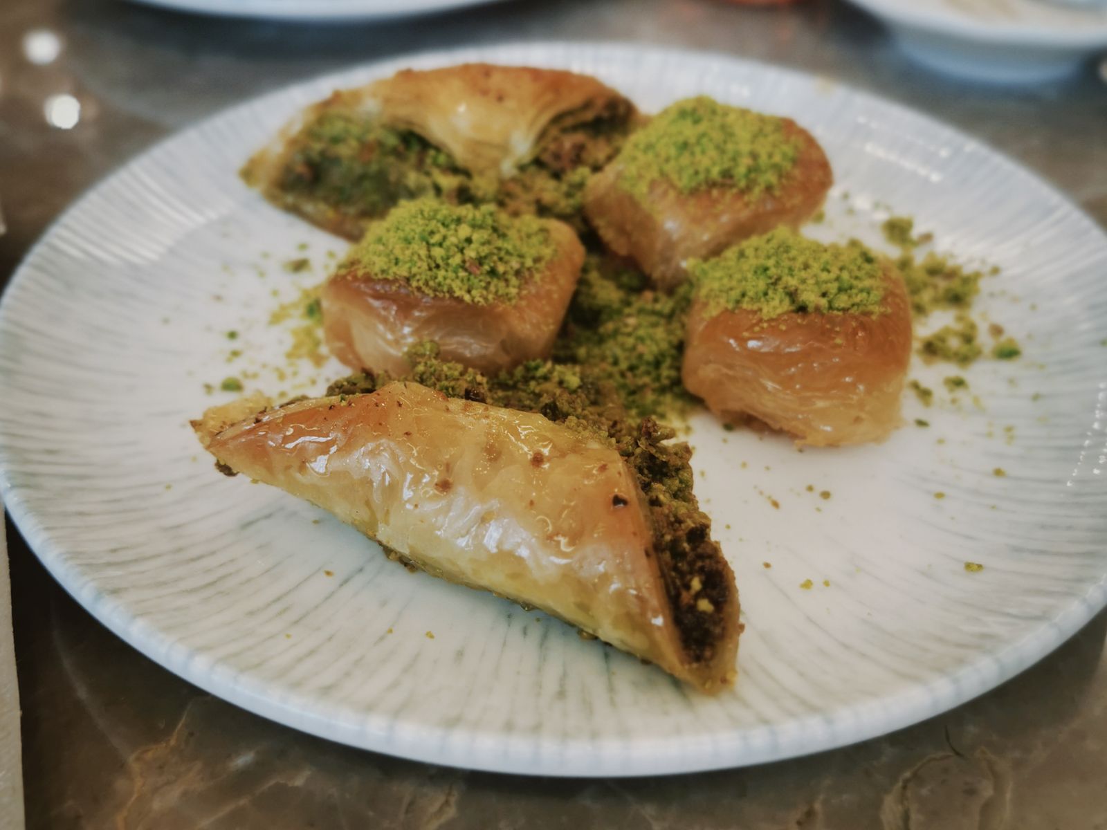 Karaköprü Tatlı Çeşitleri Satışı