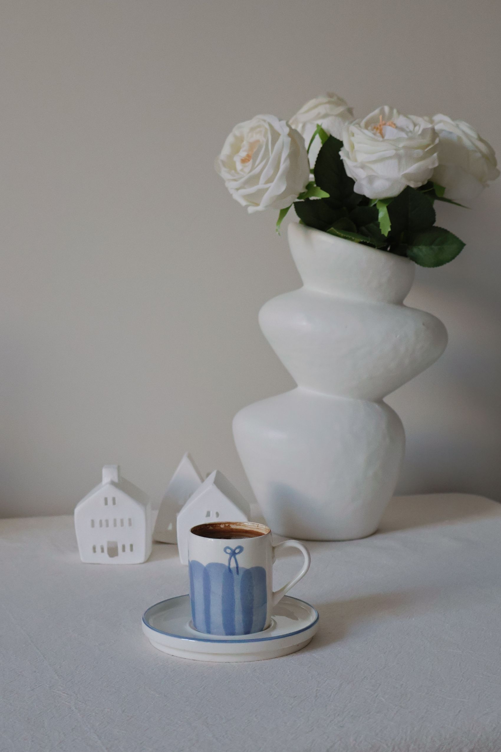 Elegant everyday ritual with refined details and warm atmosphere