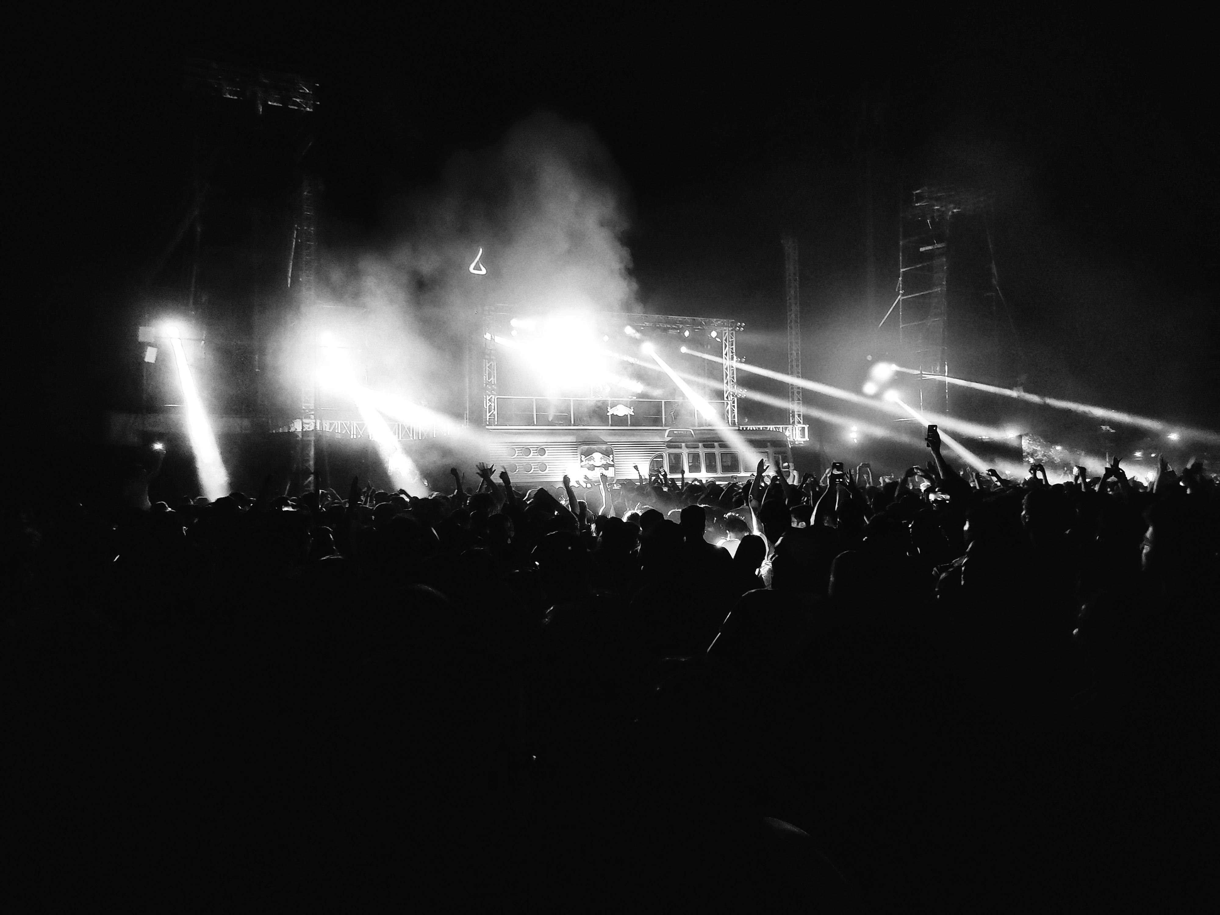 Drake Postpones Manchester Concert Over 'Travel Logistics' — Photo by Gulfar Ahmad on Pexels