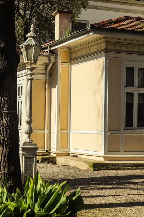 Free Charming Ottoman-style building in Istanbul park with vintage street lamp. Stock Photo
