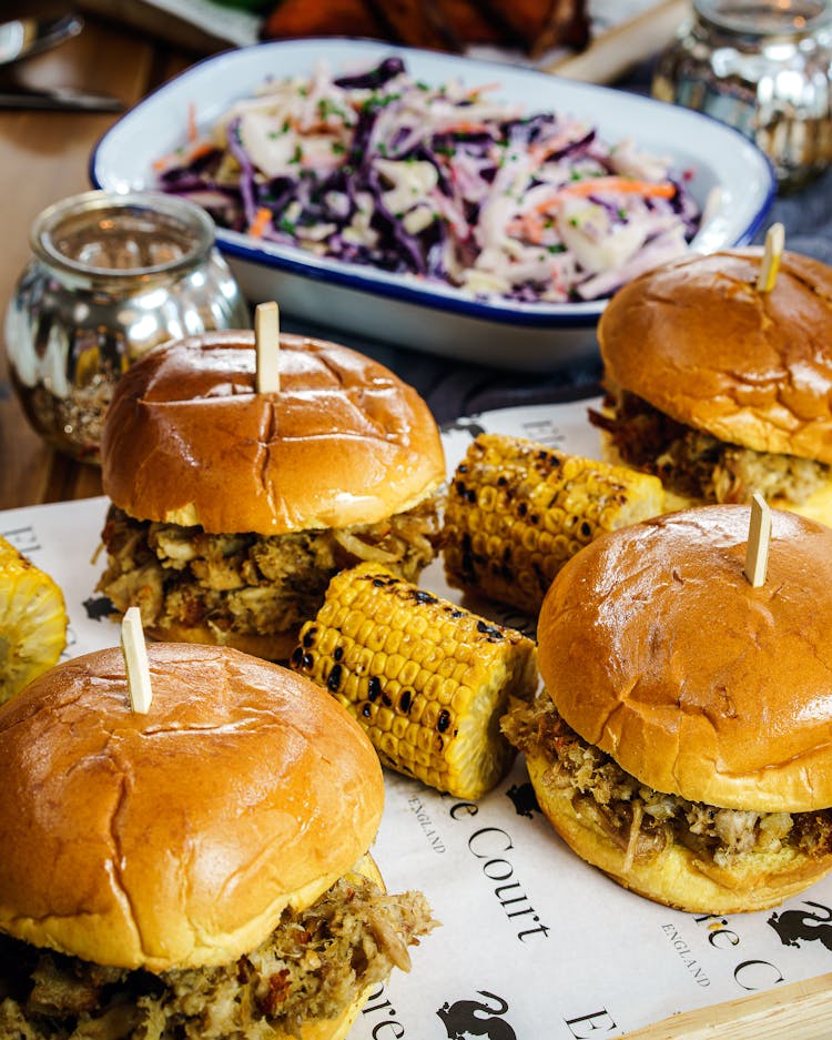 Burgers With Corn Cobs