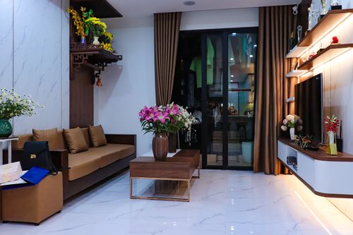 Free Elegant modern living room with stylish furniture and decor accents. Stock Photo