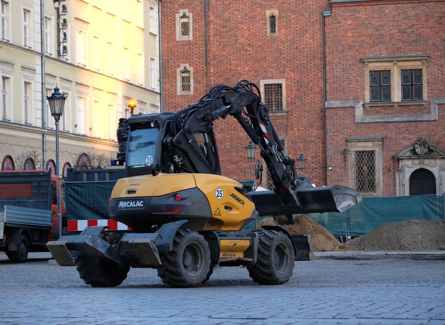 Mobile excavator