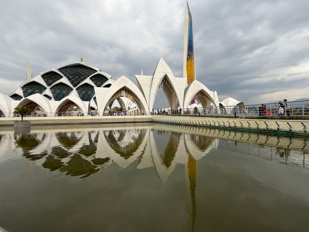Reflective Pool Mosque Modern Architectural Mosque with Reflective Pool · Free Stock Photo